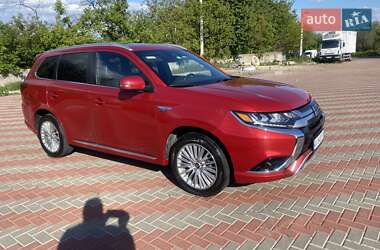 Позашляховик / Кросовер Mitsubishi Outlander 2019 в 