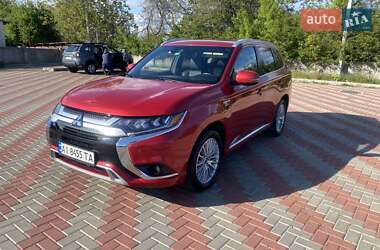 Позашляховик / Кросовер Mitsubishi Outlander 2019 в 