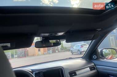 Позашляховик / Кросовер Mitsubishi Outlander 2019 в 
