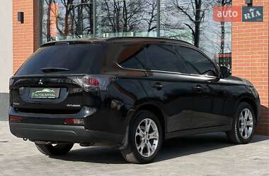 Позашляховик / Кросовер Mitsubishi Outlander 2012 в 
