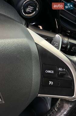 Позашляховик / Кросовер Mitsubishi Outlander 2012 в 
