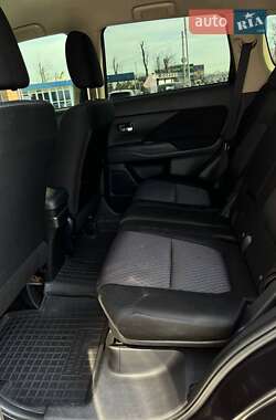 Позашляховик / Кросовер Mitsubishi Outlander 2012 в 