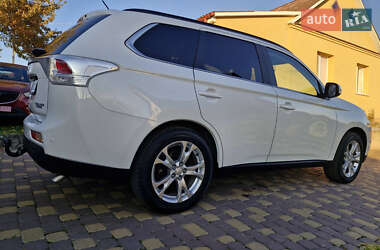Позашляховик / Кросовер Mitsubishi Outlander 2013 в 