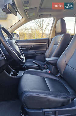 Позашляховик / Кросовер Mitsubishi Outlander 2013 в 