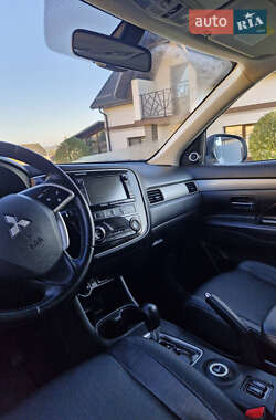 Позашляховик / Кросовер Mitsubishi Outlander 2013 в 