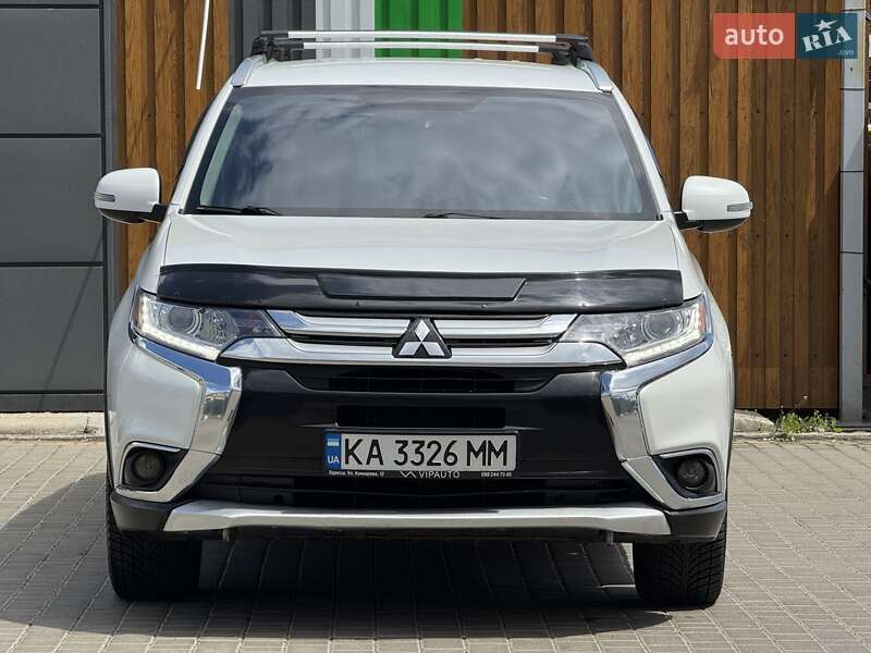 Внедорожник / Кроссовер Mitsubishi Outlander 2016 в Одессе