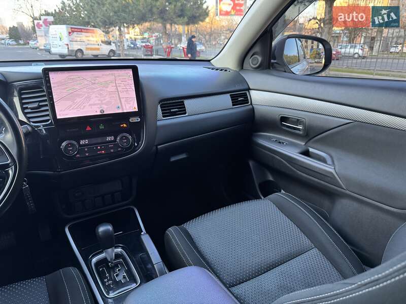 Внедорожник / Кроссовер Mitsubishi Outlander 2016 в Одессе