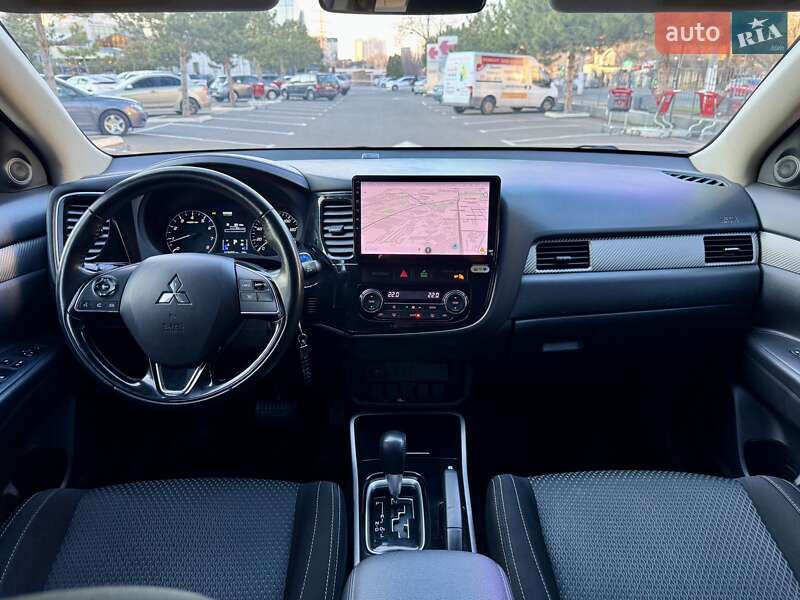 Внедорожник / Кроссовер Mitsubishi Outlander 2016 в Одессе