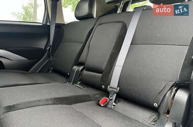 Внедорожник / Кроссовер Mitsubishi Outlander 2013 в 