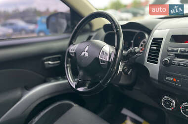 Внедорожник / Кроссовер Mitsubishi Outlander 2013 в 