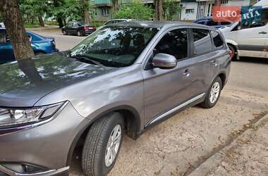 Внедорожник / Кроссовер Mitsubishi Outlander 2021 в 