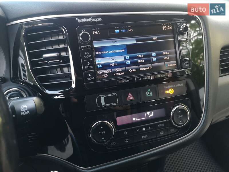 Позашляховик / Кросовер Mitsubishi Outlander 2015 в Ізмаїлі