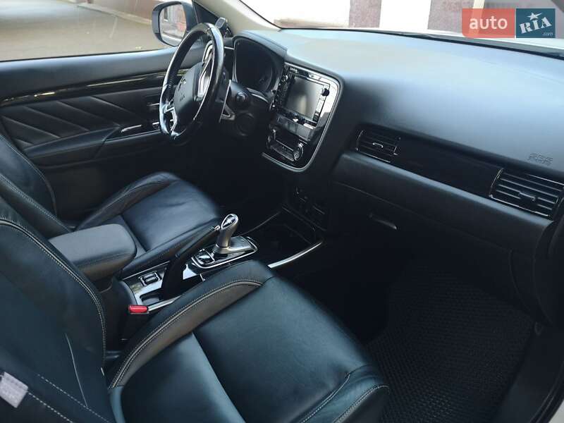 Позашляховик / Кросовер Mitsubishi Outlander 2015 в Ізмаїлі