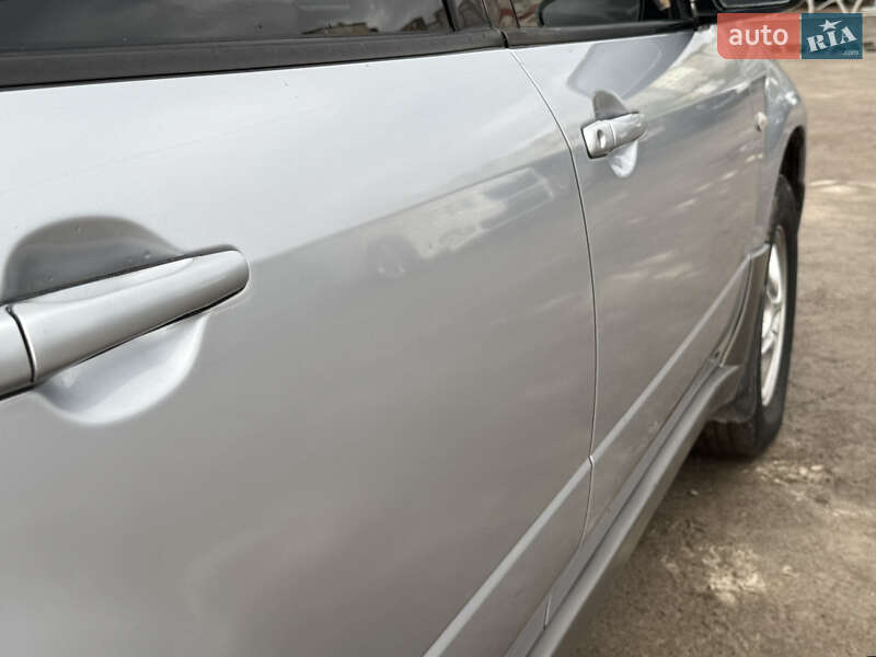 Позашляховик / Кросовер Mitsubishi Outlander 2003 в Рівному