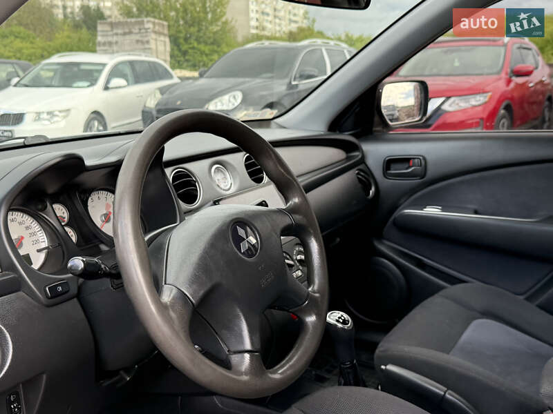 Позашляховик / Кросовер Mitsubishi Outlander 2003 в Рівному