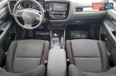 Внедорожник / Кроссовер Mitsubishi Outlander 2018 в 