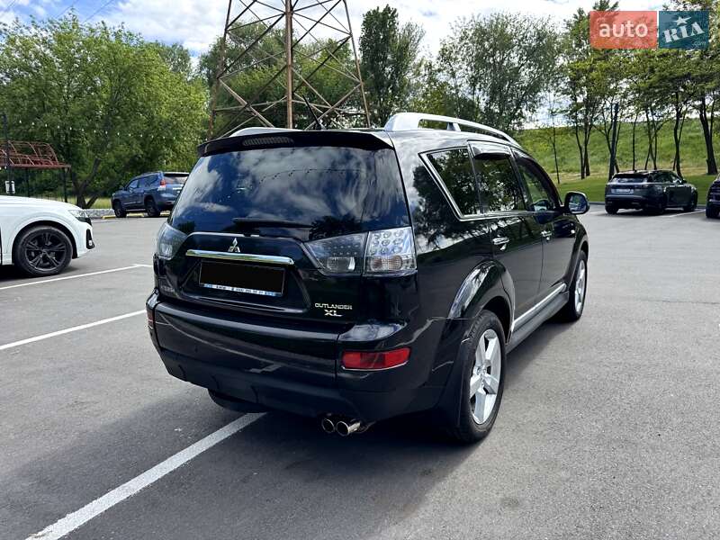 Позашляховик / Кросовер Mitsubishi Outlander 2009 в Києві