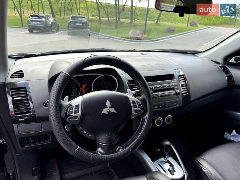 Позашляховик / Кросовер Mitsubishi Outlander 2009 в Києві