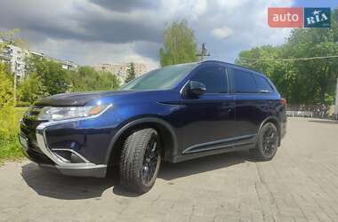 Позашляховик / Кросовер Mitsubishi Outlander 2018 в 