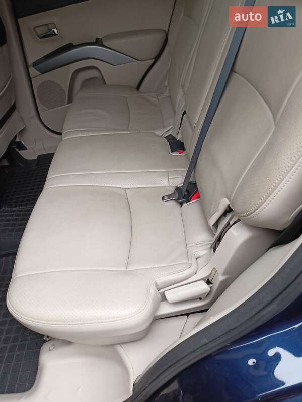 Внедорожник / Кроссовер Mitsubishi Outlander 2011 в Львове