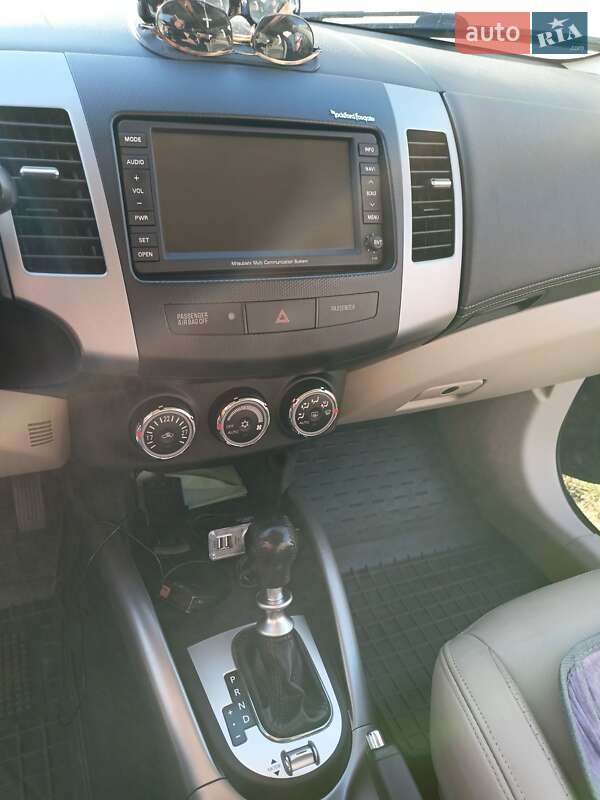 Внедорожник / Кроссовер Mitsubishi Outlander 2011 в Львове