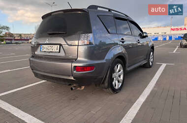 Внедорожник / Кроссовер Mitsubishi Outlander 2011 в 