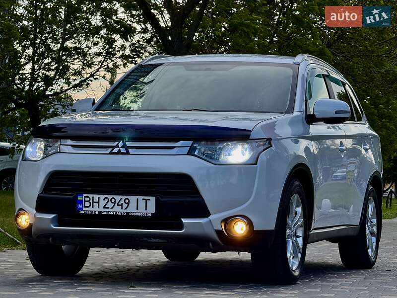 Позашляховик / Кросовер Mitsubishi Outlander 2015 в Одесі