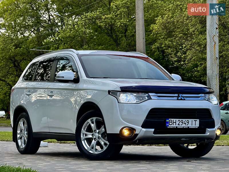 Позашляховик / Кросовер Mitsubishi Outlander 2015 в Одесі