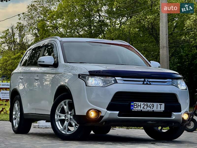 Позашляховик / Кросовер Mitsubishi Outlander 2015 в Одесі