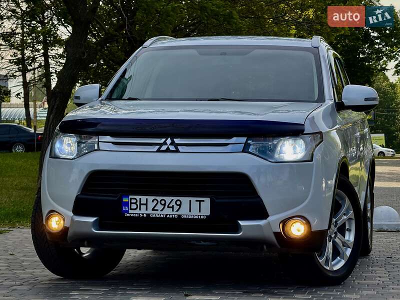 Позашляховик / Кросовер Mitsubishi Outlander 2015 в Одесі