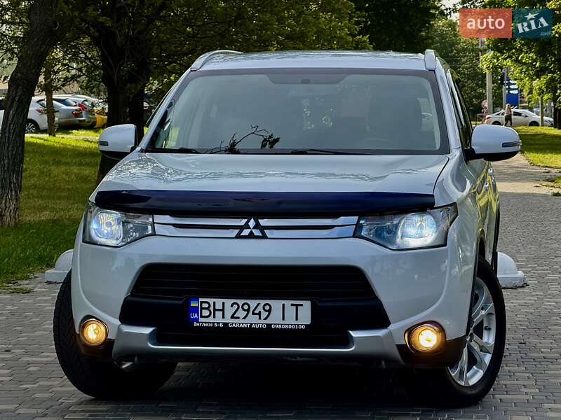 Позашляховик / Кросовер Mitsubishi Outlander 2015 в Одесі