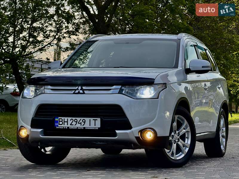 Позашляховик / Кросовер Mitsubishi Outlander 2015 в Одесі
