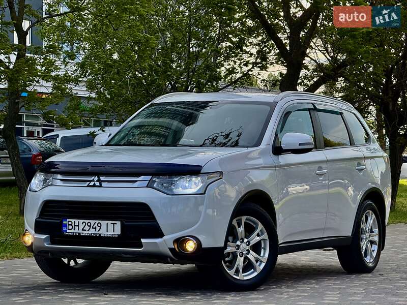 Позашляховик / Кросовер Mitsubishi Outlander 2015 в Одесі