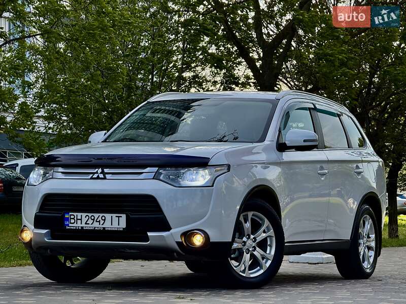 Позашляховик / Кросовер Mitsubishi Outlander 2015 в Одесі