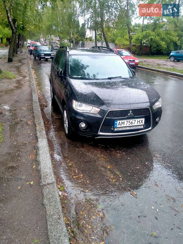 Mitsubishi Outlander 2011