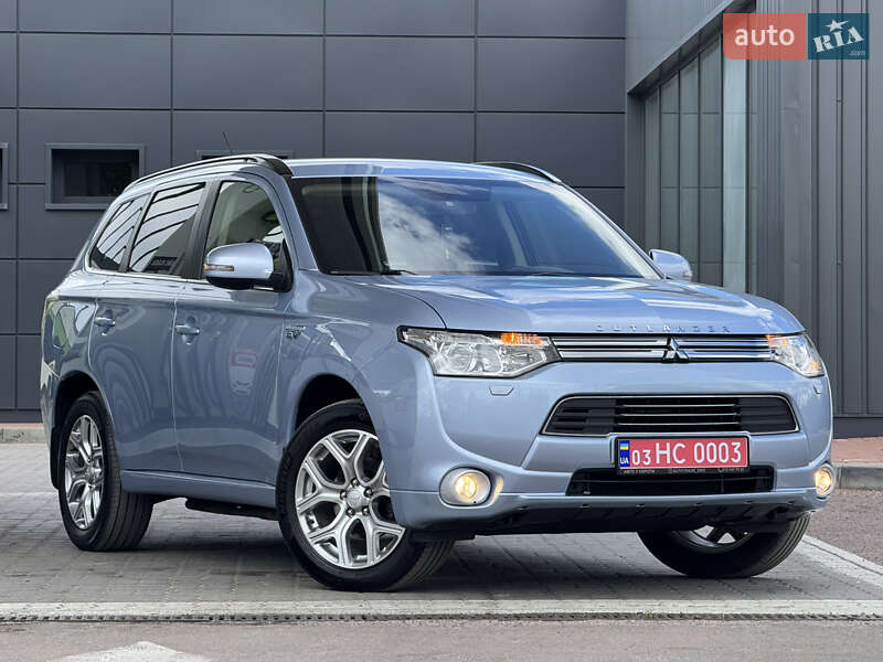 Внедорожник / Кроссовер Mitsubishi Outlander 2014 в 