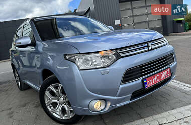 Внедорожник / Кроссовер Mitsubishi Outlander 2014 в 