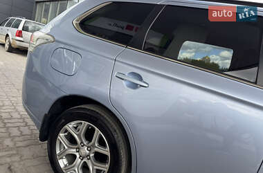 Внедорожник / Кроссовер Mitsubishi Outlander 2014 в 