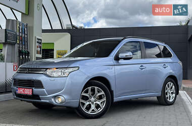 Внедорожник / Кроссовер Mitsubishi Outlander 2014 в 