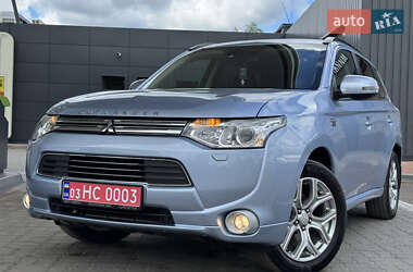 Внедорожник / Кроссовер Mitsubishi Outlander 2014 в 