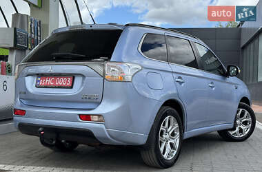 Внедорожник / Кроссовер Mitsubishi Outlander 2014 в 
