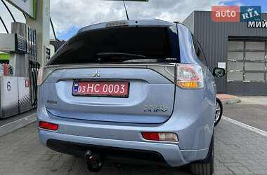 Внедорожник / Кроссовер Mitsubishi Outlander 2014 в 