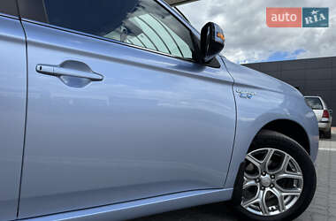 Внедорожник / Кроссовер Mitsubishi Outlander 2014 в 