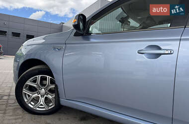 Внедорожник / Кроссовер Mitsubishi Outlander 2014 в 