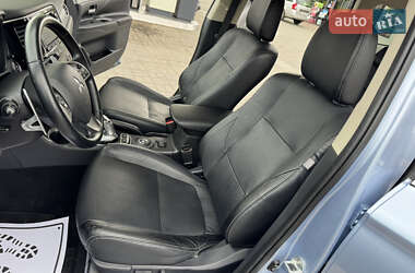 Внедорожник / Кроссовер Mitsubishi Outlander 2014 в 