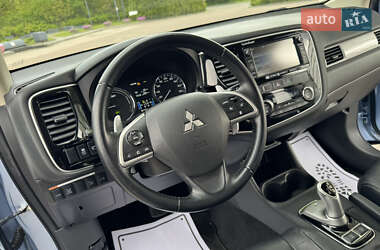 Внедорожник / Кроссовер Mitsubishi Outlander 2014 в 