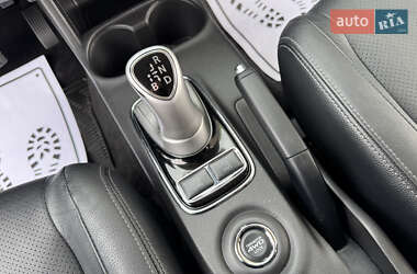 Внедорожник / Кроссовер Mitsubishi Outlander 2014 в 
