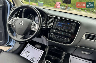 Внедорожник / Кроссовер Mitsubishi Outlander 2014 в 