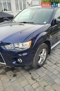 Внедорожник / Кроссовер Mitsubishi Outlander 2010 в Скалате