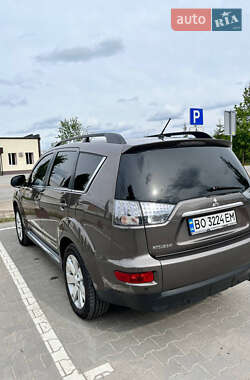 Позашляховик / Кросовер Mitsubishi Outlander 2011 в 